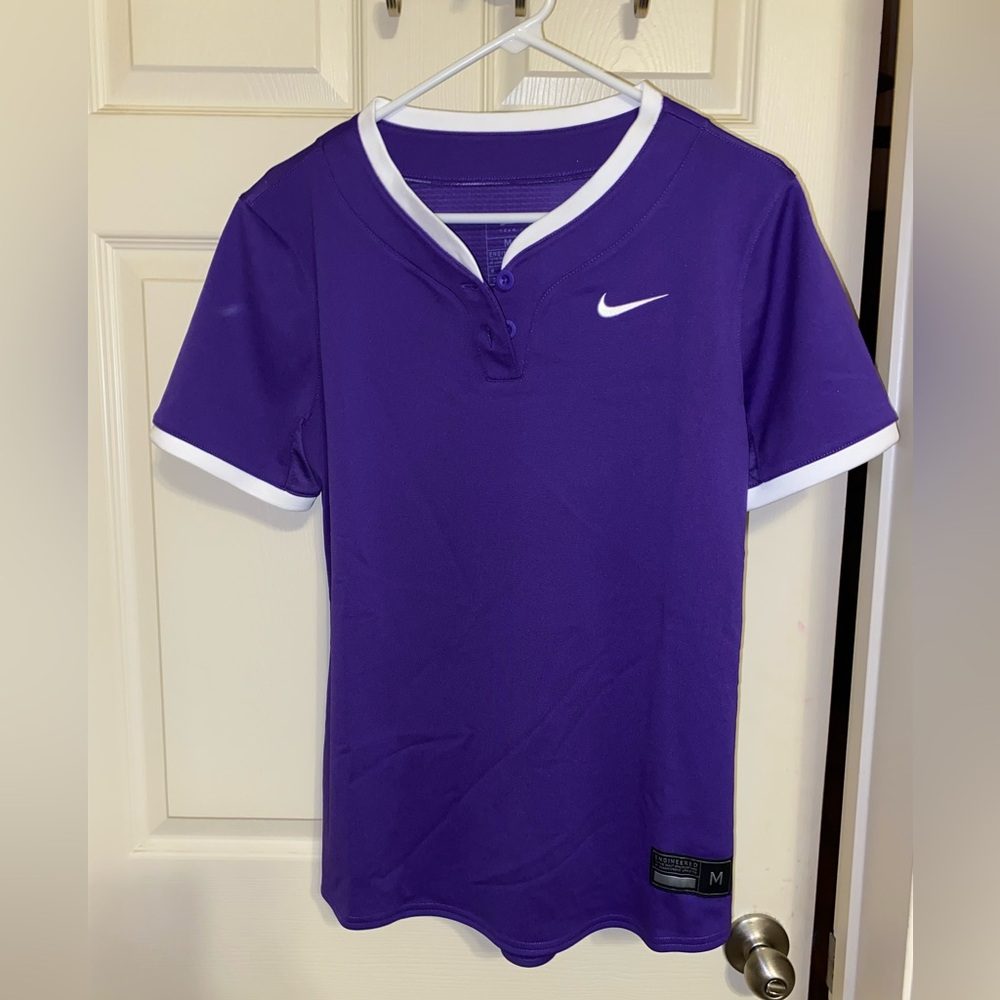 Women’s Nike Shirt - NwT Medium